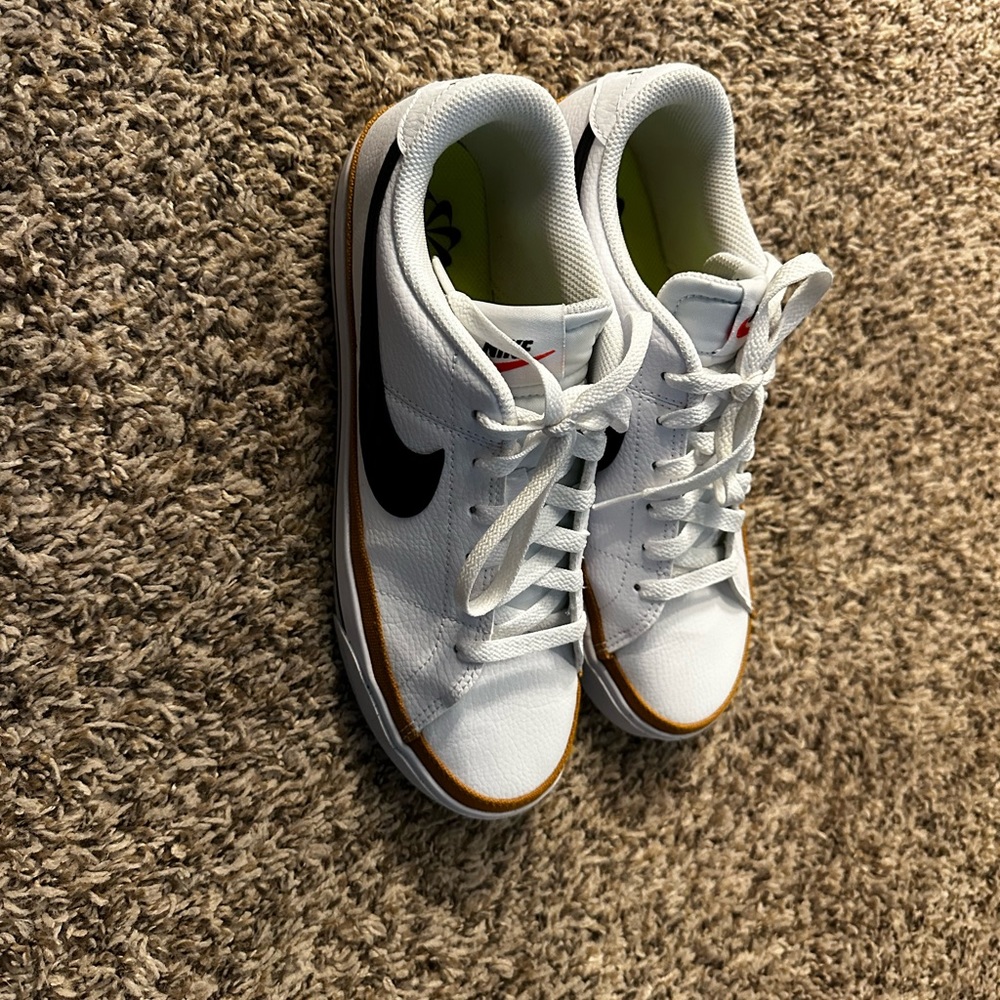 Nike court legacy